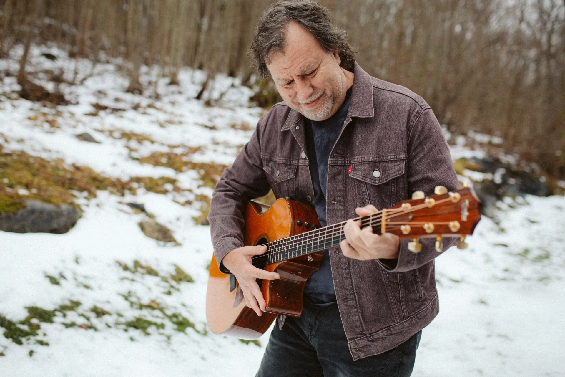 Louis Brittz playing guitar outdoors in the snow